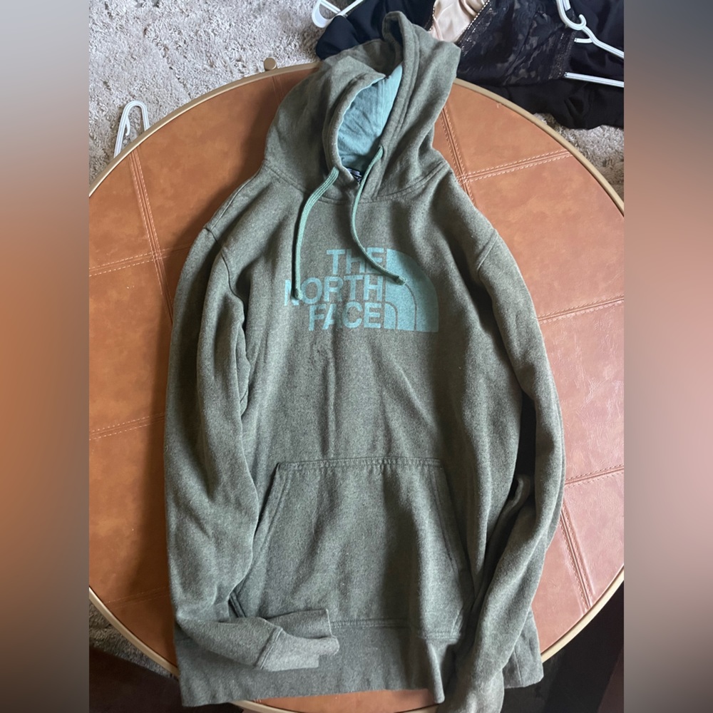 Men’s north face small